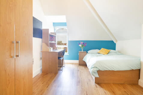 3-bed flat on Kings Parade Avenue Flat 4, Second Floor, Clifton, Bristol, BS8, £2,505/mo
