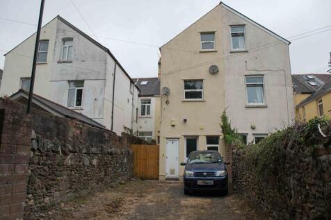 Parking-at-rear-2677