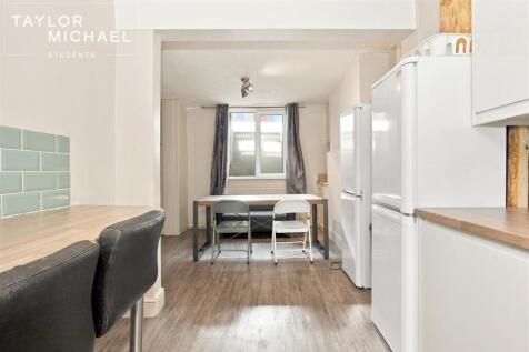 Kitchen / Living Area