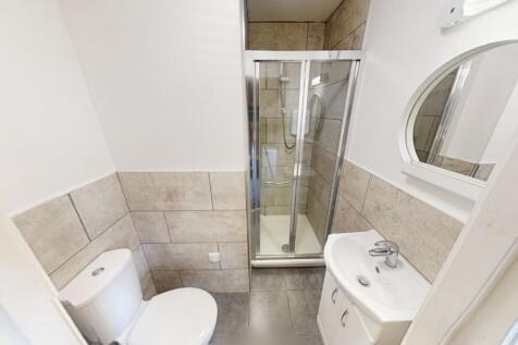 F 58 Burns Ensuite 2