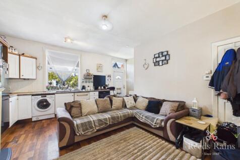 Sunny Bank, Churwell, Morley, Leeds, LS27 photo 3