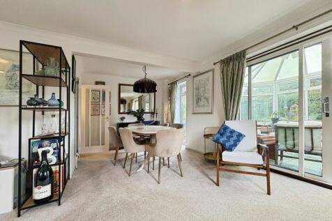 Halfway Close, Trowbridge, BA14 photo 3