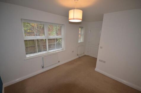 Green Farm Road, Milton Keynes, Buckinghamshire, MK16 photo 5