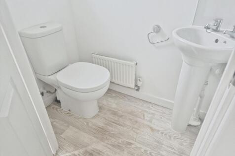 Balmoral Close, Northampton, NN5 photo 3