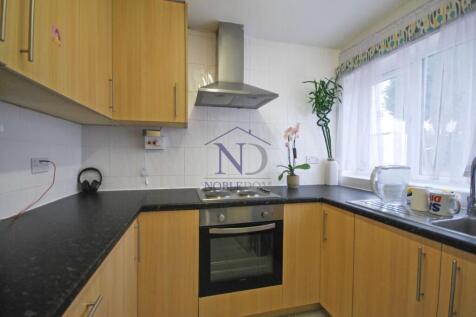 THREE BEDROOM END OF TERRACE HOUSE IN HESTON