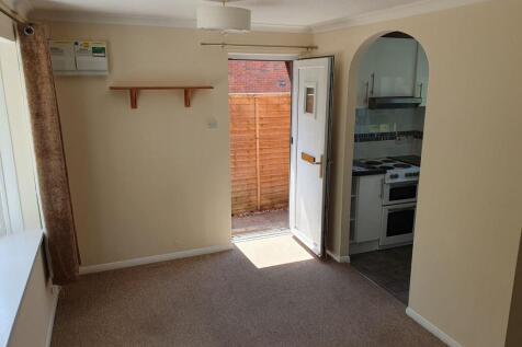 Charlton Place, Newbury photo 4