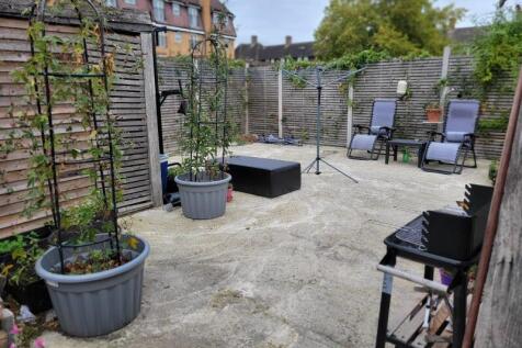 Luxurious Rooms with Garden