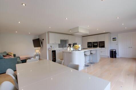 KITCHEN/DINER/FAMILY ROOM