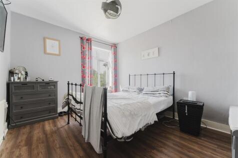 234 Greenford Ave bed 2.jpg