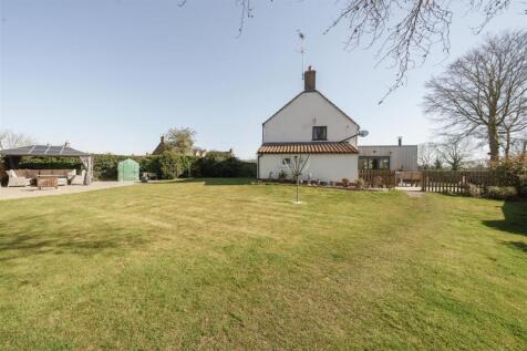 SIDE OF THE PROPERTY.jpg