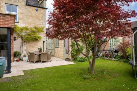 21 - 4 Victoria Road - GL7 1EN - Web.jpg