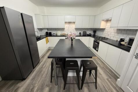 Brook Road, Fallowfield, £148pppw photo 4