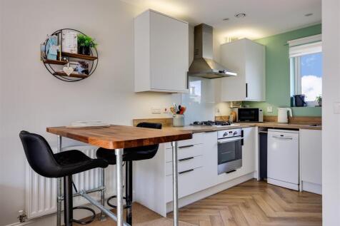 Kitchen/ Dining Space