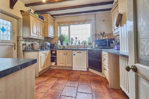 Fitted kitchen to rear