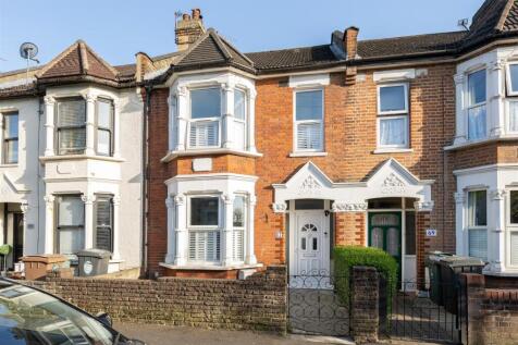 Selwyn Avenue, E4