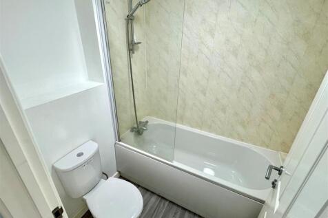 3 Palm Court Bathroom