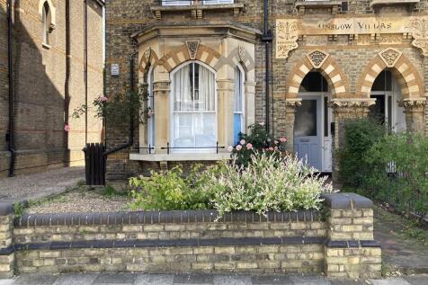 The Grove, Bedford, MK40 photo 4
