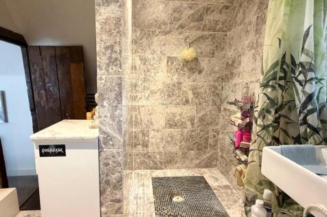 Shower Room.jpg