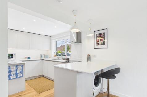 Warden Hill, Cheltenham, GL51 photo 3