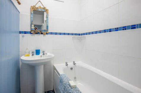 A13 - Flat 1 Stella Maris 25 South Town - 220809