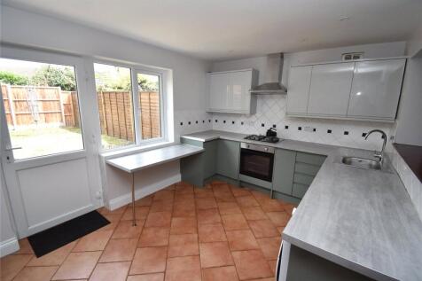 Fensome Drive, Houghton Regis, Dunstable, Bedfordshire, LU5 photo 3