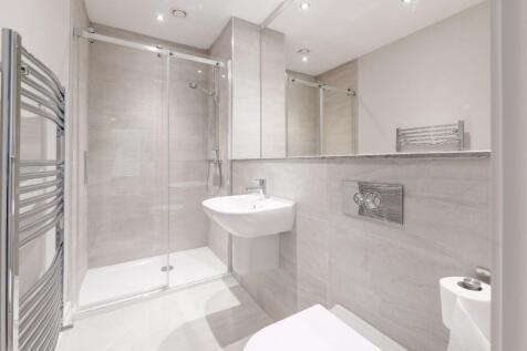 2 bed, 2 bath Apartment in Manchester - Photo 6