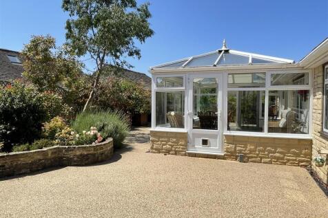 Rear and Conservatory.jpg