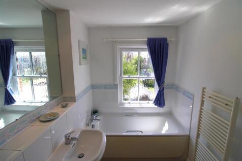 Master bedroom bathroom.JPG