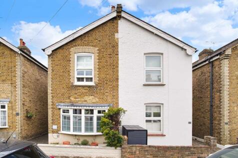 Front of property with bay window