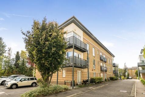 1-bed flat on Chiltern Close Watford WD18, £1,350/mo