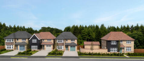 Redrow street scene of detached homes at Greenways in Betteshanger