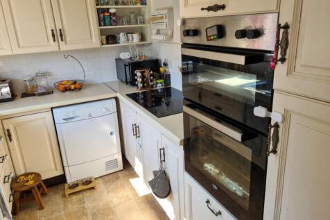 47 Earlesfield Kitchen.jpg