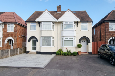 5-bed semi-detached on 7 Northway, Leamington Spa, £2,800/mo