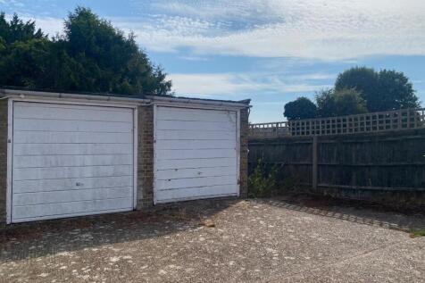 garage 6 The Paddocks.jpg