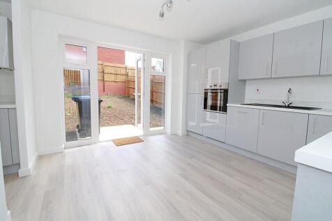 Rose Close, Eden Park, Rugby photo 4