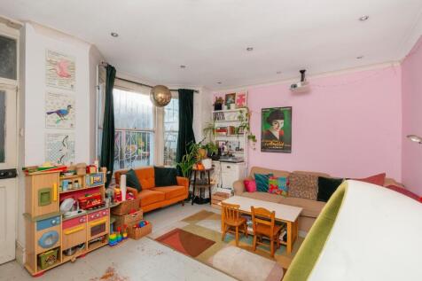 1B0RMR - Living Room C.jpg