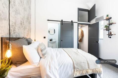 Room 2: Light, Bright &amp; Spacious Double Ensuite