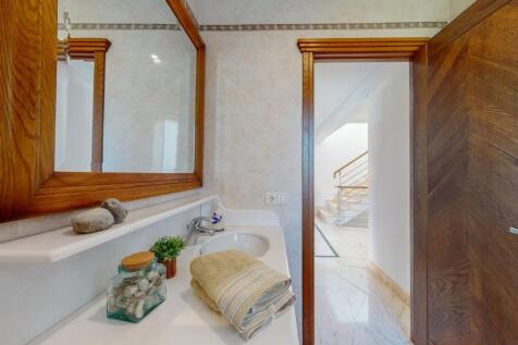 07. Toilet 2nd Floor