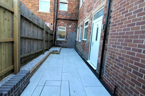 2 bed flat to rent Church Street, Church Gresley 