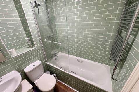 Flat B 32 Farnham...