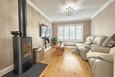 Wythburn Gardens 22 - Living Room.jpg