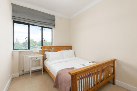 Crescent Court, The Crescent, Surbiton, Kingston Upon Thames photo 4