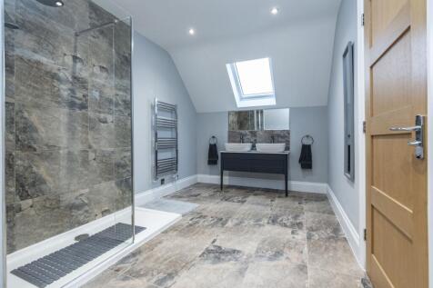 Ensuite to Bedroom One