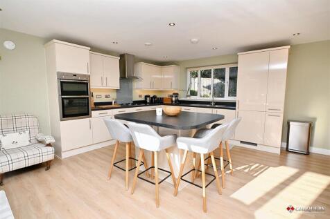 Kitchen/ Dining hub