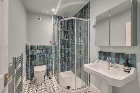 1386047-8-692d7e3...