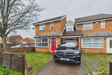 CAM03852G0-PR0516-STILL017