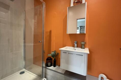 Kirkby Street // 3 BED & 3 BATH // May 2027 photo 4