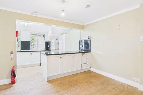 Kitchen/dining/family room 