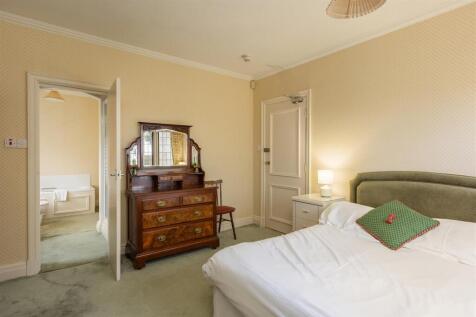 Highcliffe Manor Bedroom 8-2.jpg