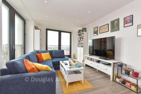 Lounge/Dining Area